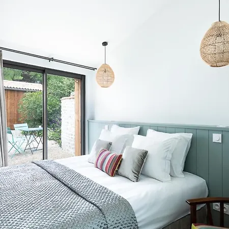 Sleeps 10